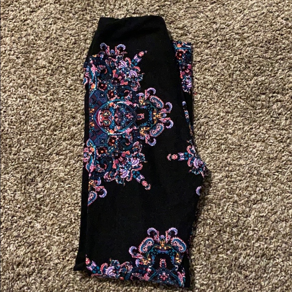 Tween Medallion Lularoe leggings.